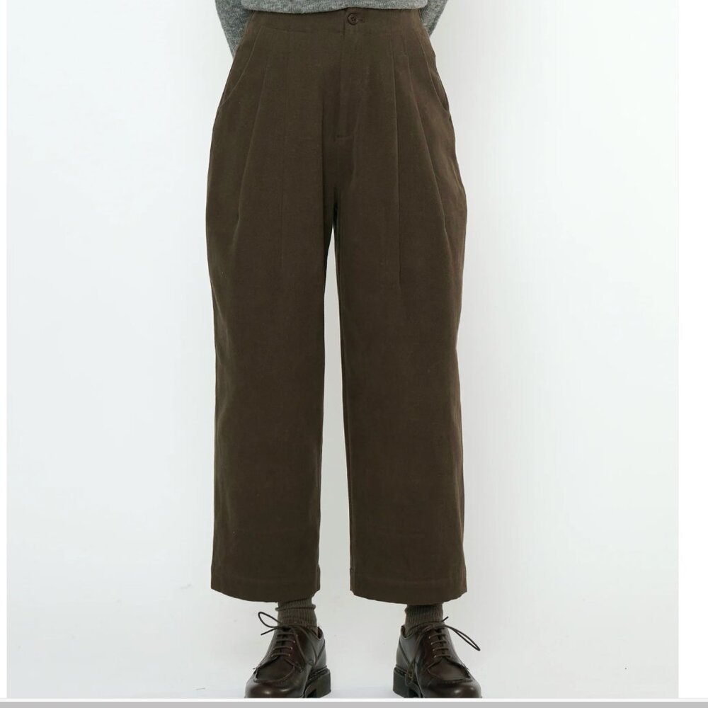 7115 by Szeki Signature pleated pant in brushed cream cotton XS